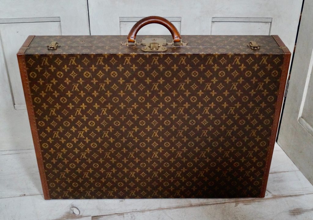 Louis Vuitton Monogram Bisten 70 Suitcase W/ keys & authenticated  Certificate